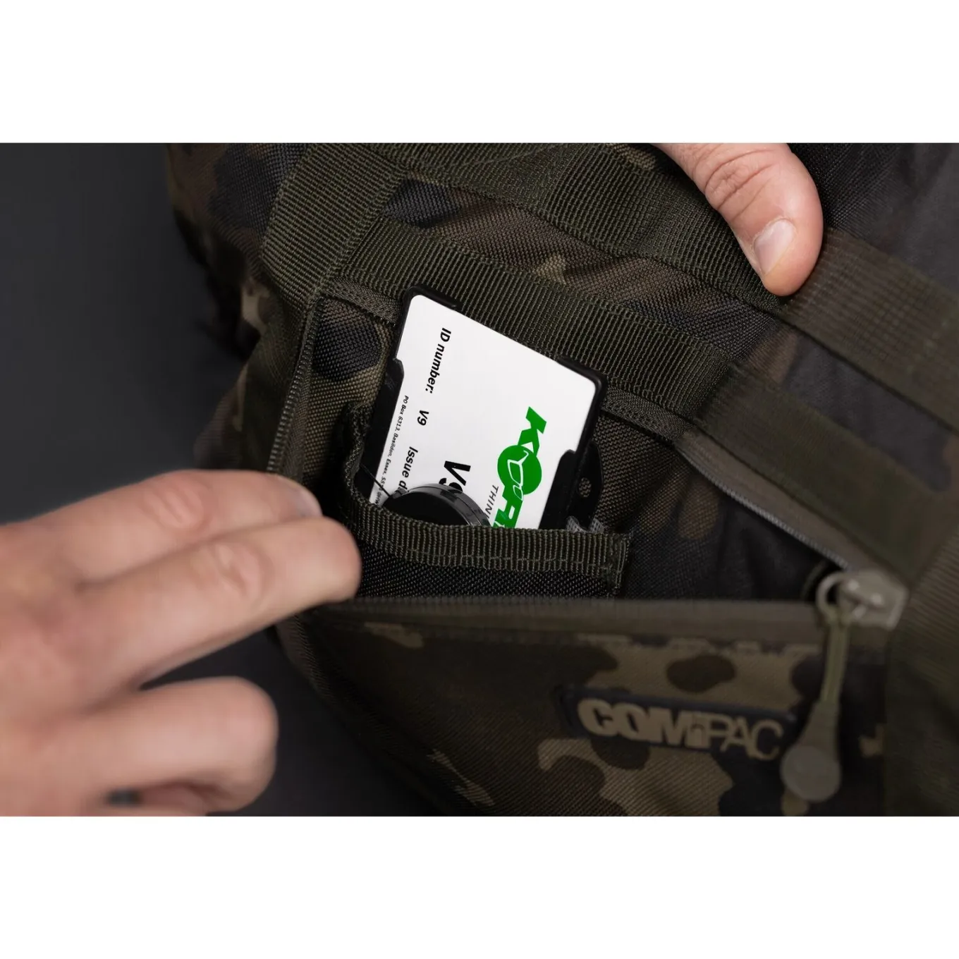 Korda Compact Messenger Bag Dark Kamo